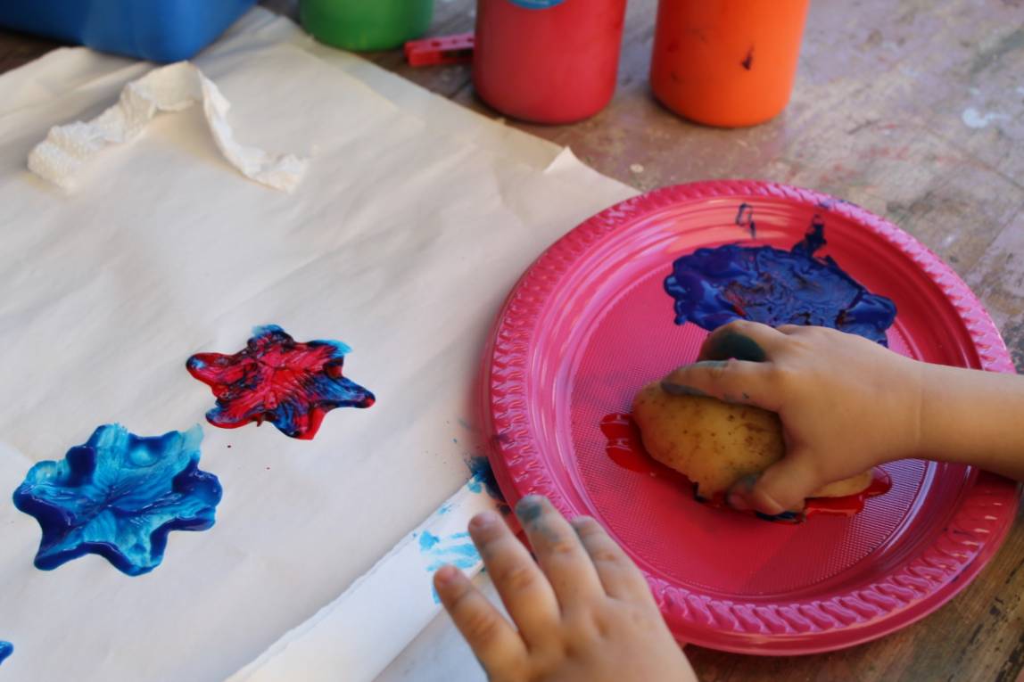 Potato Stamping with kids Wide Bay Kids