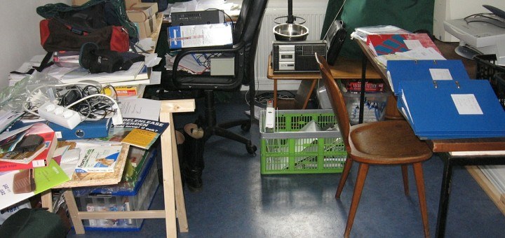 How to de-clutter your life and home 1