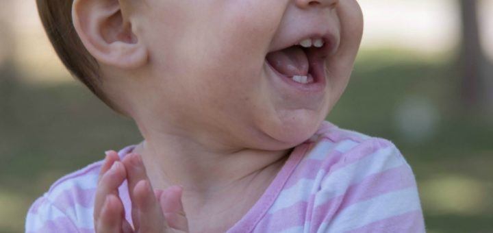 When will my baby's teeth come through? 2